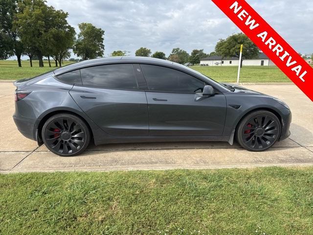 Photo of 2022 Gray Tesla Model 3