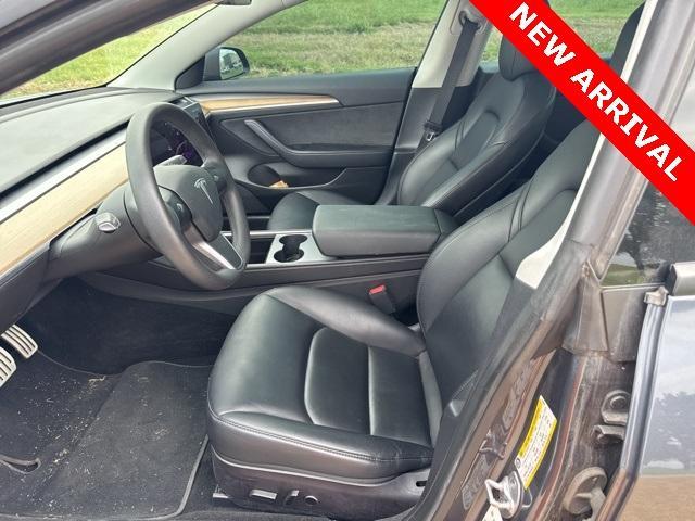 Photo of 2022 Gray Tesla Model 3