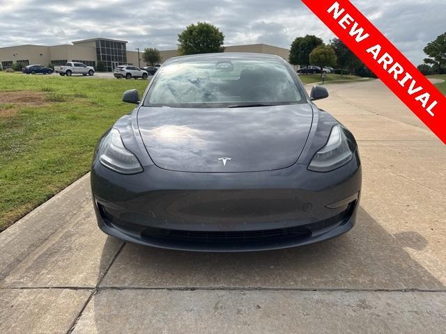 Photo of 2022 Gray Tesla Model 3