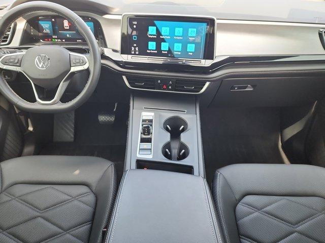Photo of 2024 Deep Black Pearl Effect Volkswagen Atlas Cross Sport
