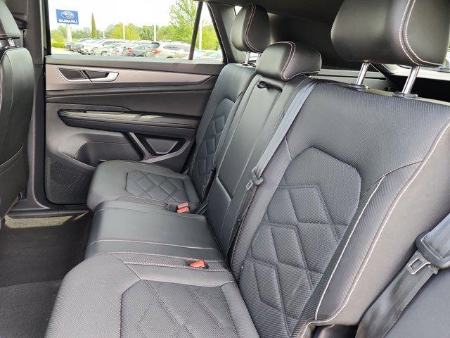 Photo of 2024 Deep Black Pearl Effect Volkswagen Atlas Cross Sport