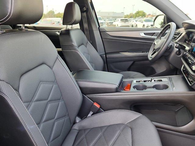 Photo of 2024 Deep Black Pearl Effect Volkswagen Atlas Cross Sport
