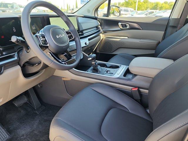 Photo of 2026 Snow White Pearl Kia Carnival