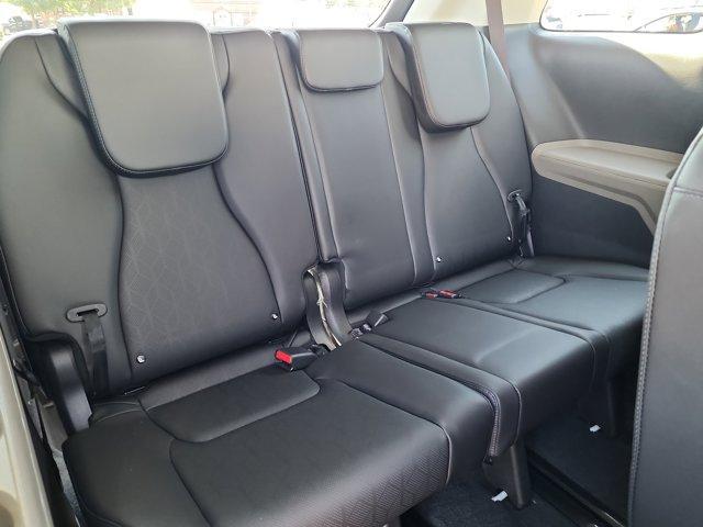 Photo of 2026 Snow White Pearl Kia Carnival