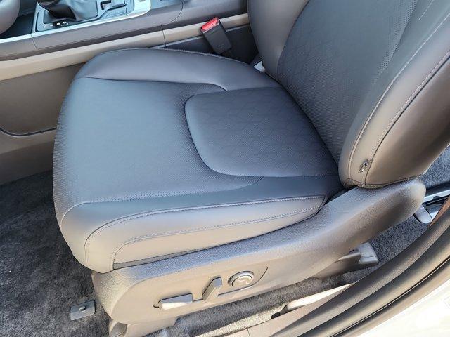 Photo of 2026 Snow White Pearl Kia Carnival