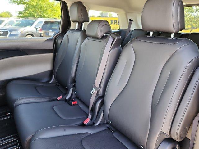 Photo of 2026 Snow White Pearl Kia Carnival
