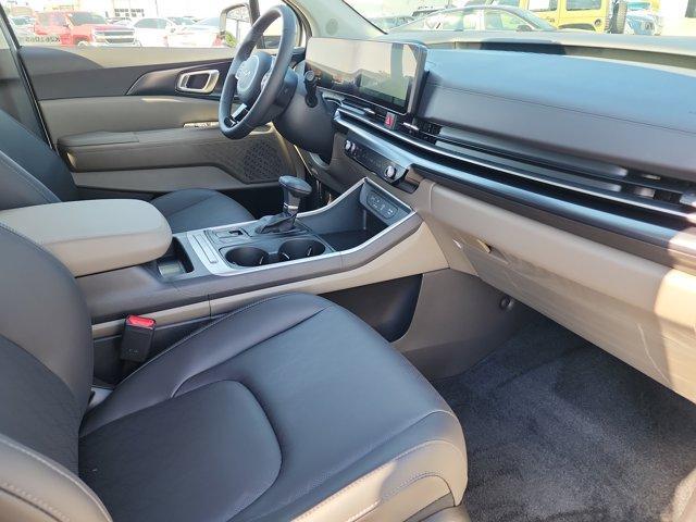 Photo of 2026 Snow White Pearl Kia Carnival