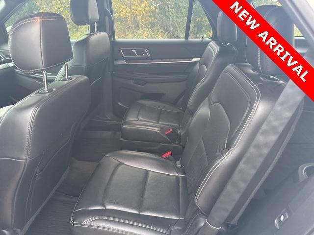 Photo of 2017 White Platinum Clearcoat Metallic Ford Explorer