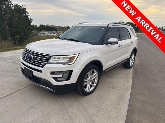 Photo of 2017 White Platinum Clearcoat Metallic Ford Explorer