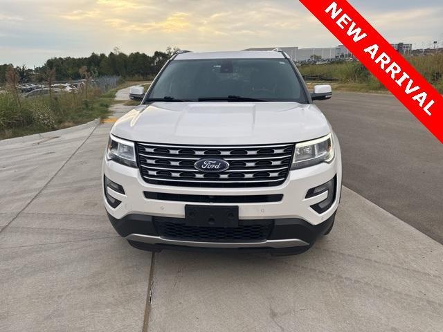 Photo of 2017 White Platinum Clearcoat Metallic Ford Explorer