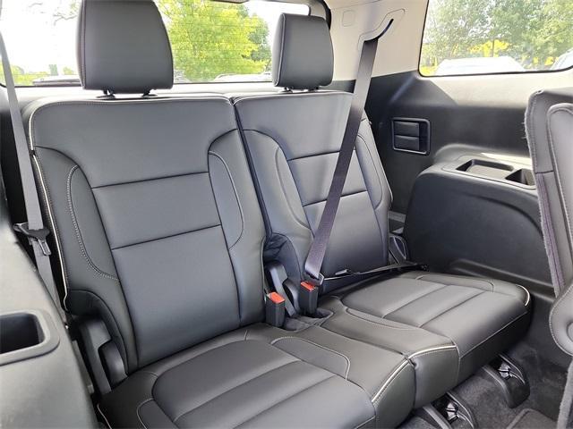 Photo of 2019 White Frost Tri-Coat GMC Acadia