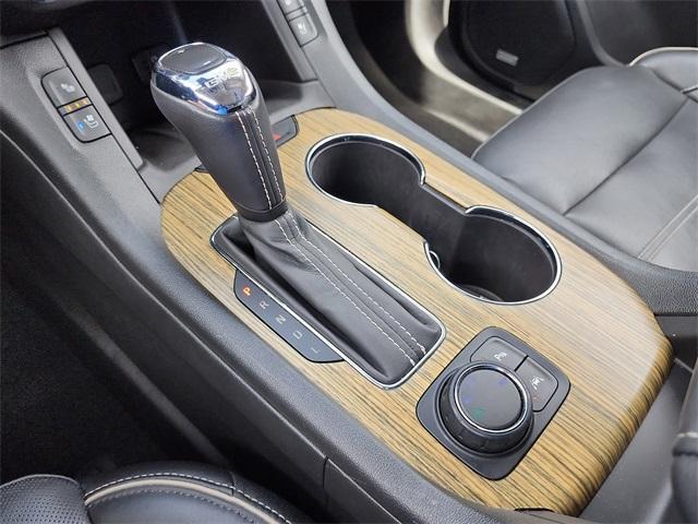 Photo of 2019 White Frost Tri-Coat GMC Acadia