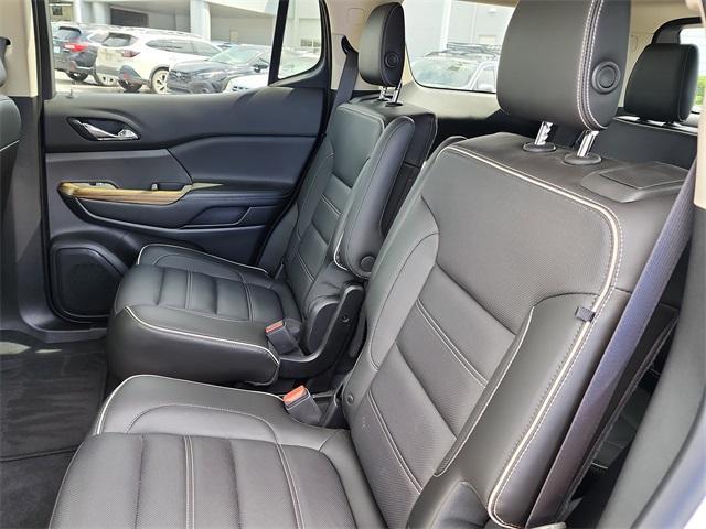 Photo of 2019 White Frost Tri-Coat GMC Acadia