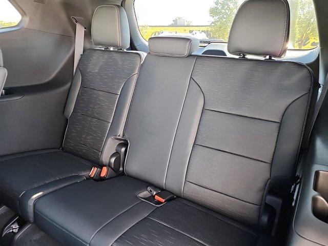 Photo of 2025 White Frost Tri-Coat Buick Enclave