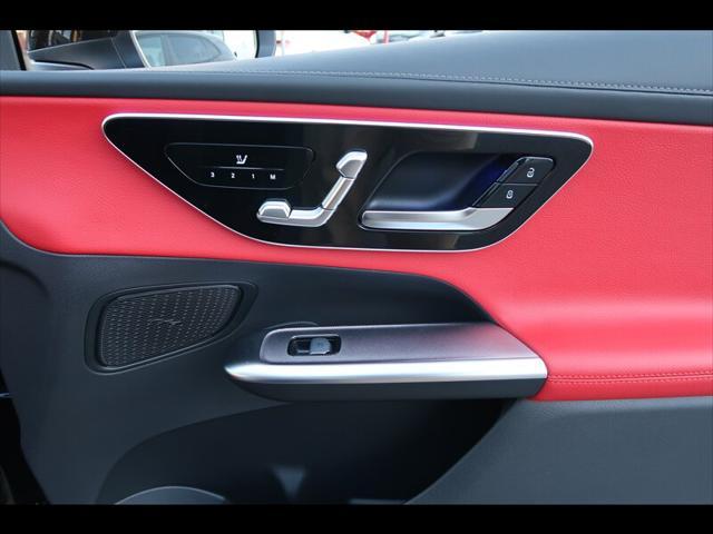 Photo of 2024 Black Mercedes-Benz GLC 300