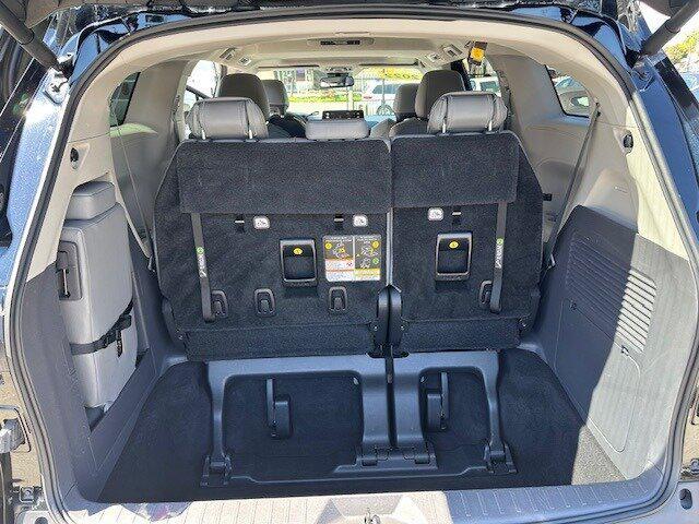 Photo of 2022 Midnight Black Metallic Toyota Sienna
