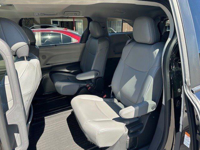 Photo of 2022 Midnight Black Metallic Toyota Sienna