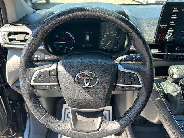 Photo of 2022 Midnight Black Metallic Toyota Sienna