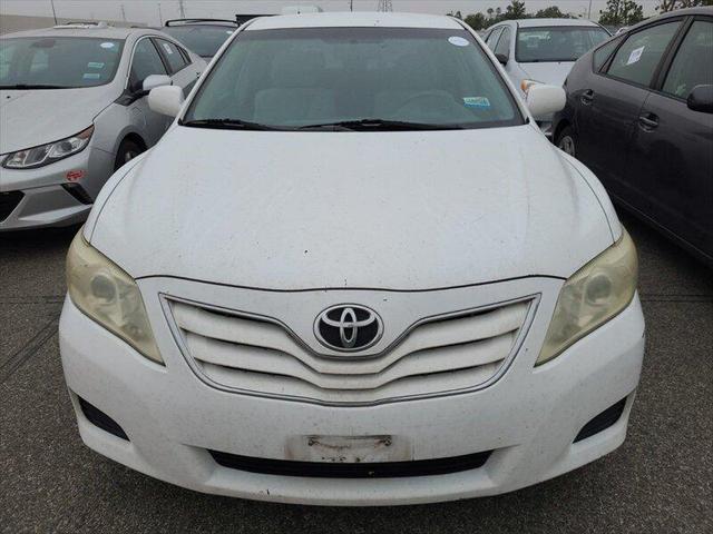 Photo of 2010 Super White Toyota Camry