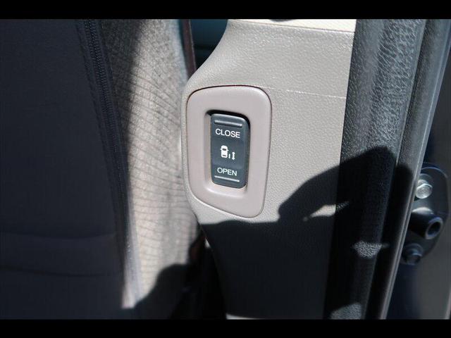 Photo of 2014 Crystal Black Pearl Honda Odyssey