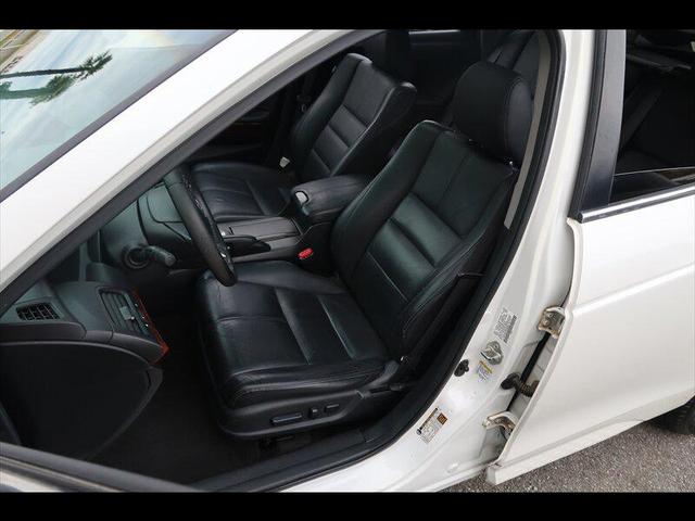 Photo of 2010 White Diamond Pearl Honda Accord Crosstour