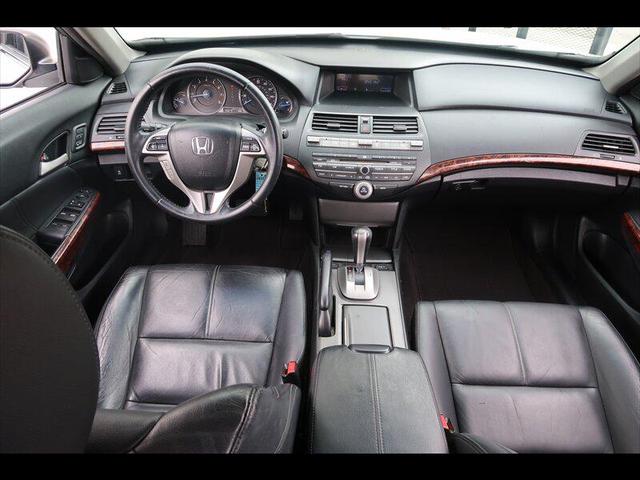 Photo of 2010 White Diamond Pearl Honda Accord Crosstour