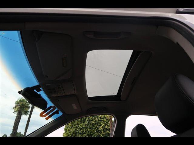 Photo of 2010 White Diamond Pearl Honda Accord Crosstour