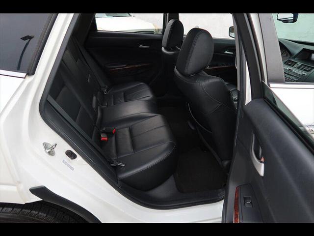 Photo of 2010 White Diamond Pearl Honda Accord Crosstour