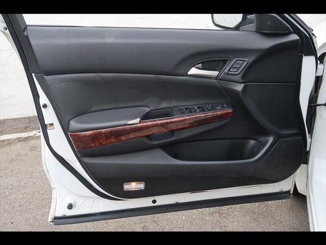 Photo of 2010 White Diamond Pearl Honda Accord Crosstour