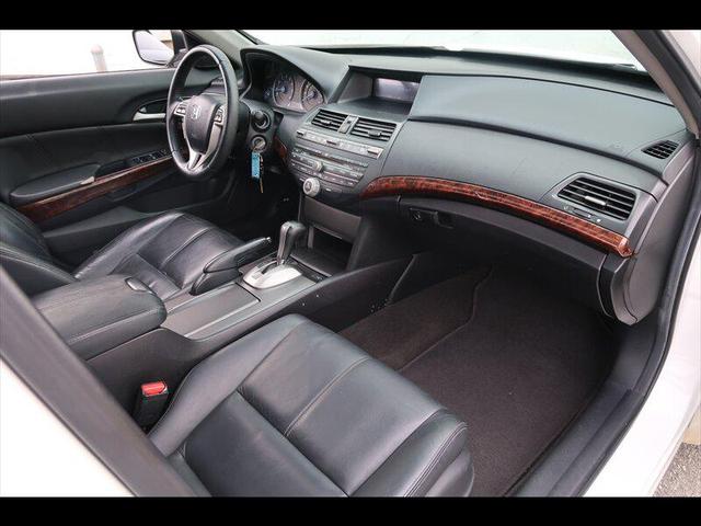 Photo of 2010 White Diamond Pearl Honda Accord Crosstour