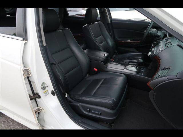 Photo of 2010 White Diamond Pearl Honda Accord Crosstour