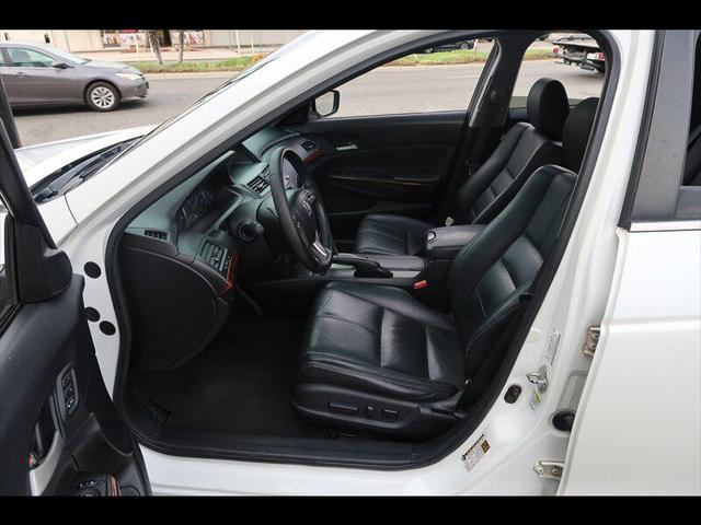 Photo of 2010 White Diamond Pearl Honda Accord Crosstour