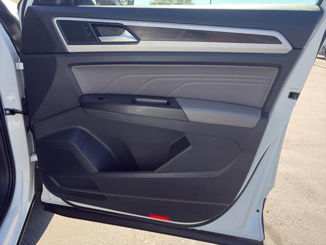 Photo of 2021 Pure White Volkswagen Atlas