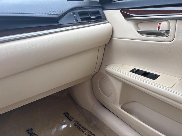 Photo of 2014 Matador Red Mica Lexus ES 350