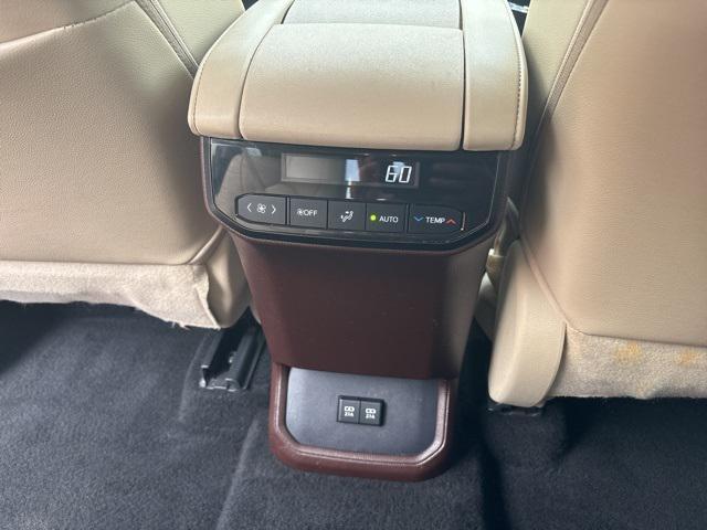 Photo of 2021 Moon Dust Toyota Highlander Hybrid