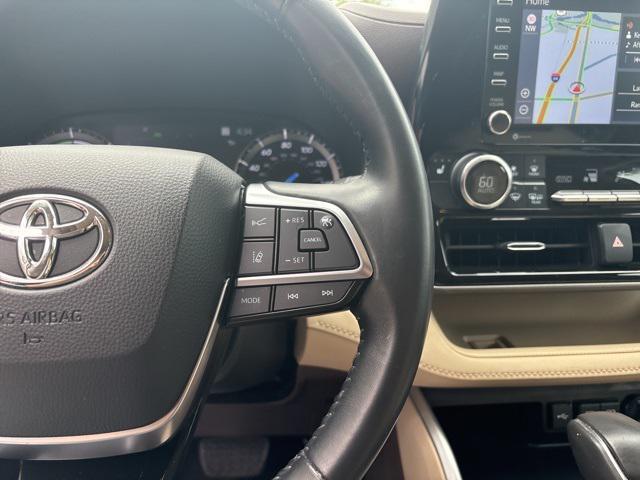 Photo of 2021 Moon Dust Toyota Highlander Hybrid