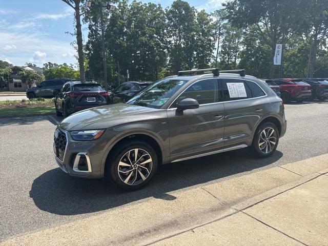 Photo of 2024 Gray Metallic Audi Q5