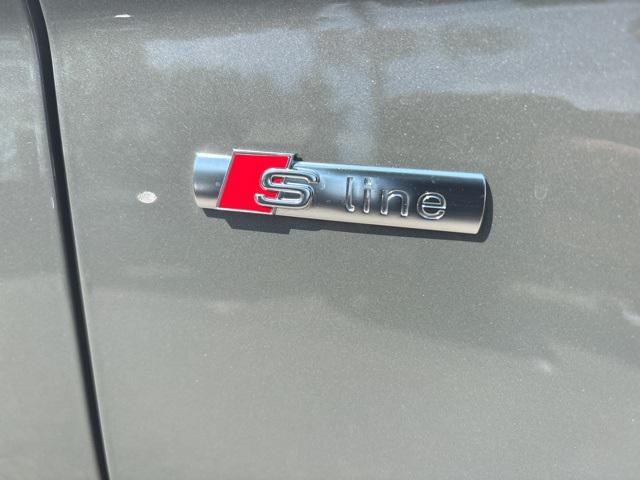 Photo of 2024 Gray Metallic Audi Q5