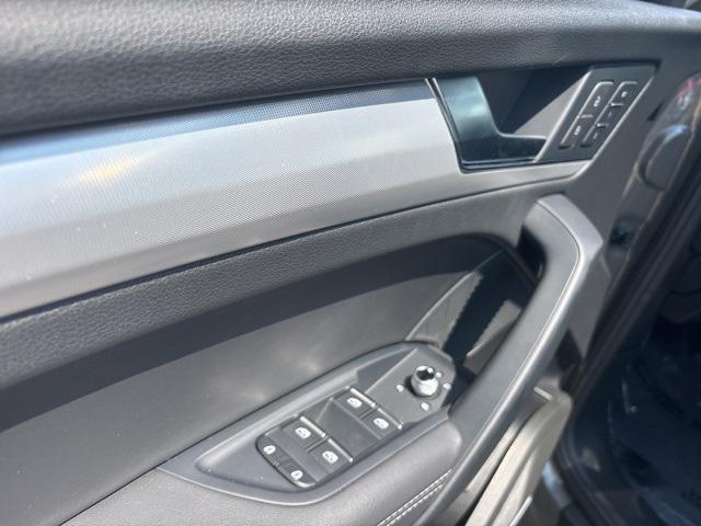 Photo of 2024 Gray Metallic Audi Q5