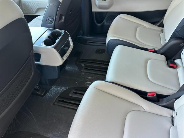 Photo of 2026 Metal Kia Carnival Hybrid