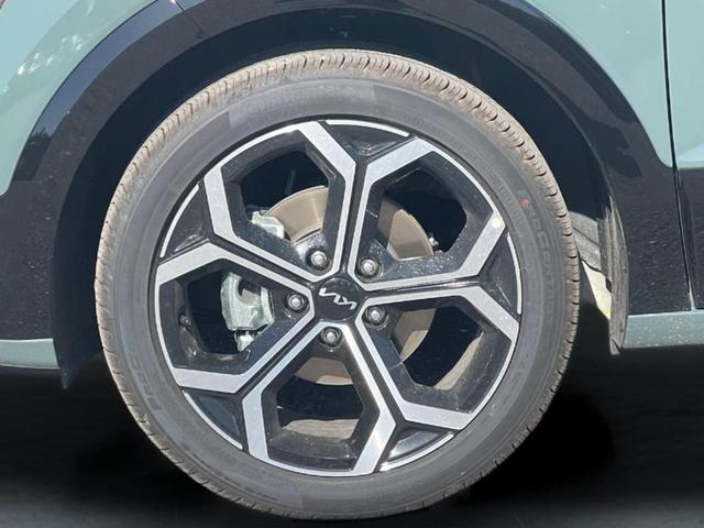 Photo of 2025 Green Kia Niro