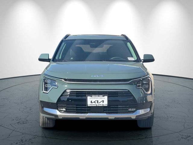 Photo of 2025 Green Kia Niro