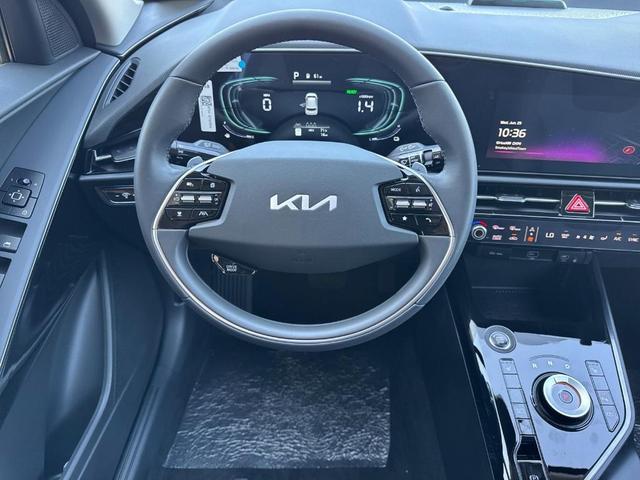 Photo of 2025 Gray Kia Niro Plug-In Hybrid