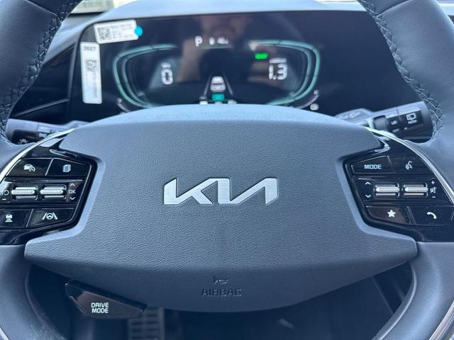 Photo of 2025 Gray Kia Niro Plug-In Hybrid