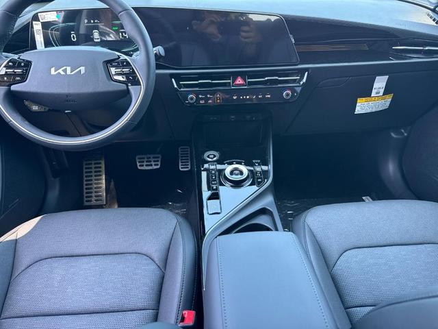 Photo of 2025 Gray Kia Niro Plug-In Hybrid