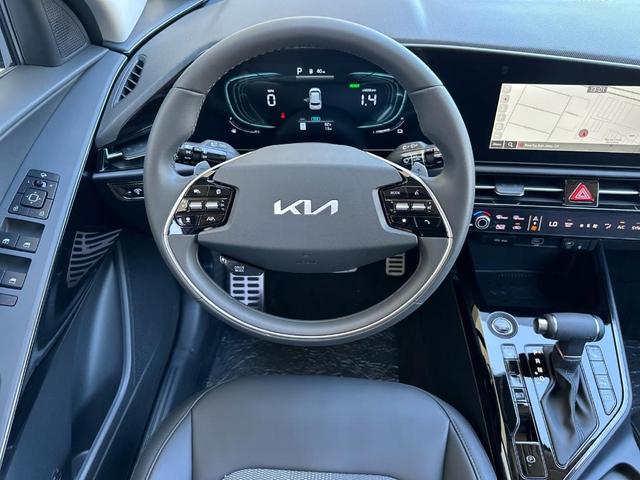 Photo of 2025 Aurora Black Pearl Kia Niro