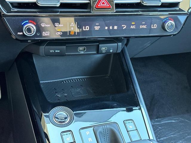 Photo of 2025 Aurora Black Pearl Kia Niro