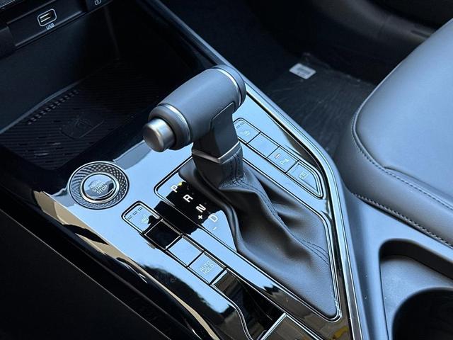 Photo of 2025 Aurora Black Pearl Kia Niro