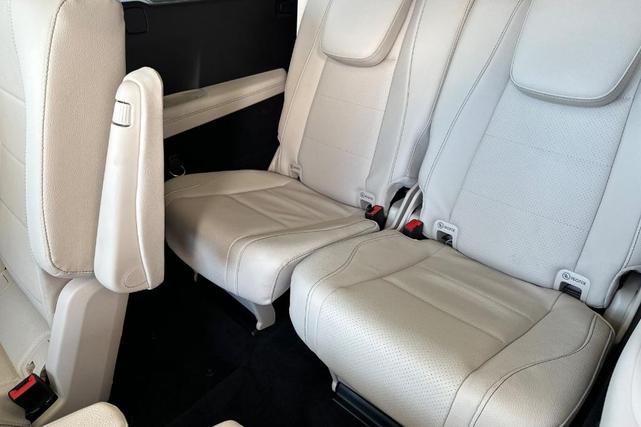 Photo of 2024 Polar White Mercedes-Benz GLS 450