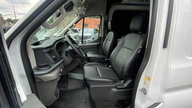 Photo of 2025 Oxford White Ford Transit-250